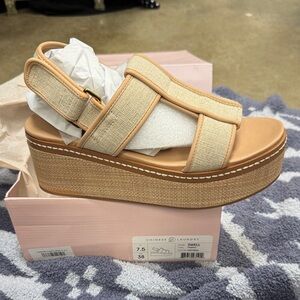NIB Chinese Laundry Beige and Tan Platform Sandals